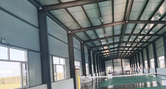  鋼結(jié)構(gòu)施工公司解析沈陽(yáng)彩鋼板活動(dòng)廠(chǎng)房有哪些優(yōu)點(diǎn)？